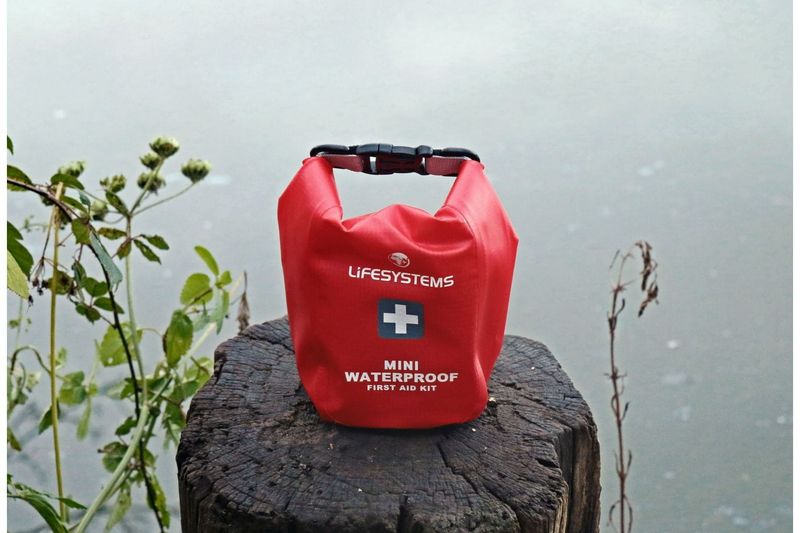 Lifesystems mini vanntett førstehjelpspakke